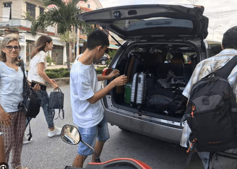 nhoi nhet hanh ly xe